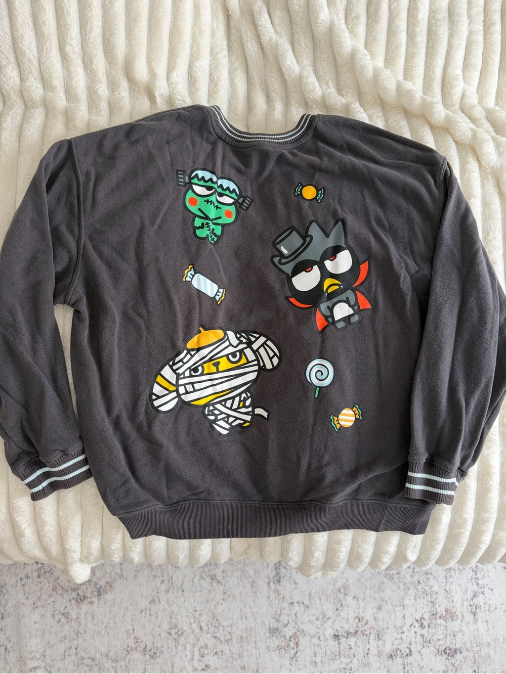 Hello Kitty Sweatshirt - Picture 2 of 4